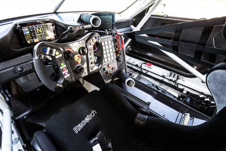 חיית מסלול: פורשה 911 GT3 R